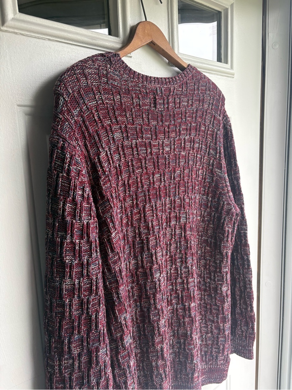 On The Byas L Burgundy Textured Crewneck Sweater 100% Cotton - Picture 3 of 6